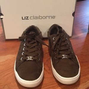 Liz Claiborne Warwick sneakers in Olive